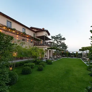 **** Hotel Relais San Vigilio Al Castello Italy